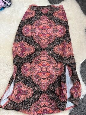 Belle by Kim Gravel Pink & Black Paisley Maxi Skirt